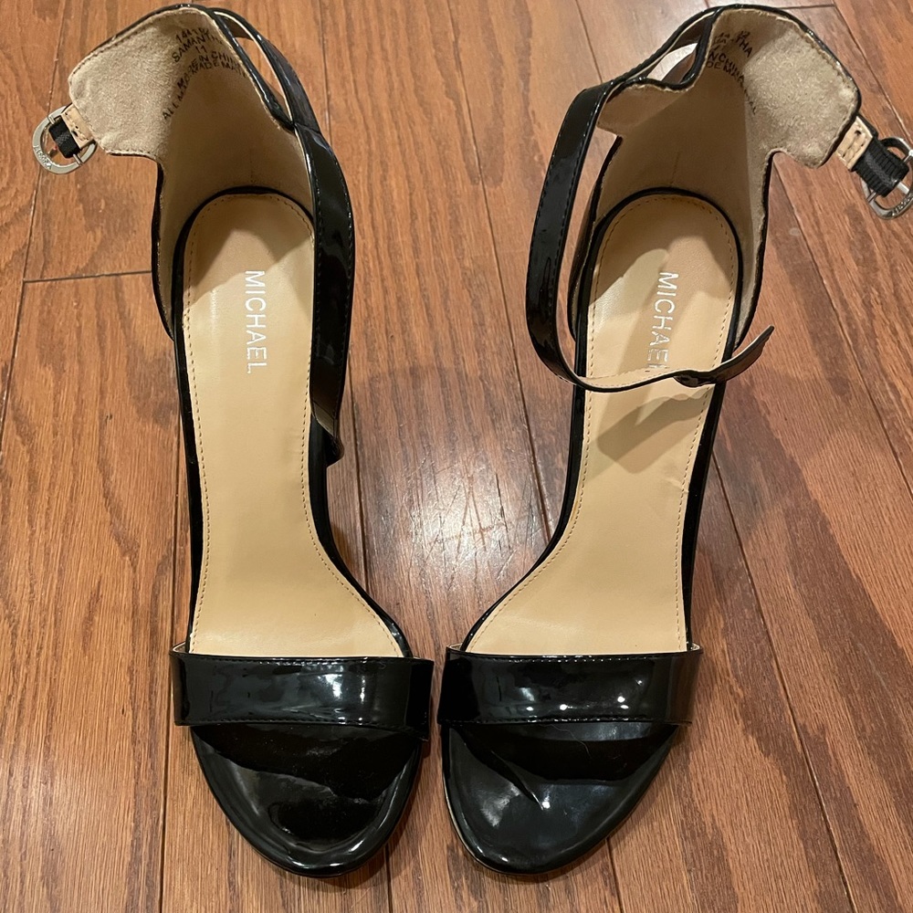 Sexy black heels!